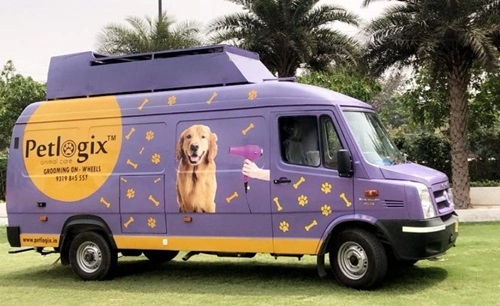 Hyperlocal Pet Grooming-on-Wheels